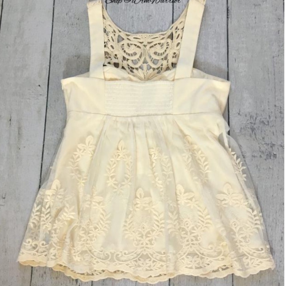 Boston Proper
Crochet Lace Cream Top - Picture 5 of 13